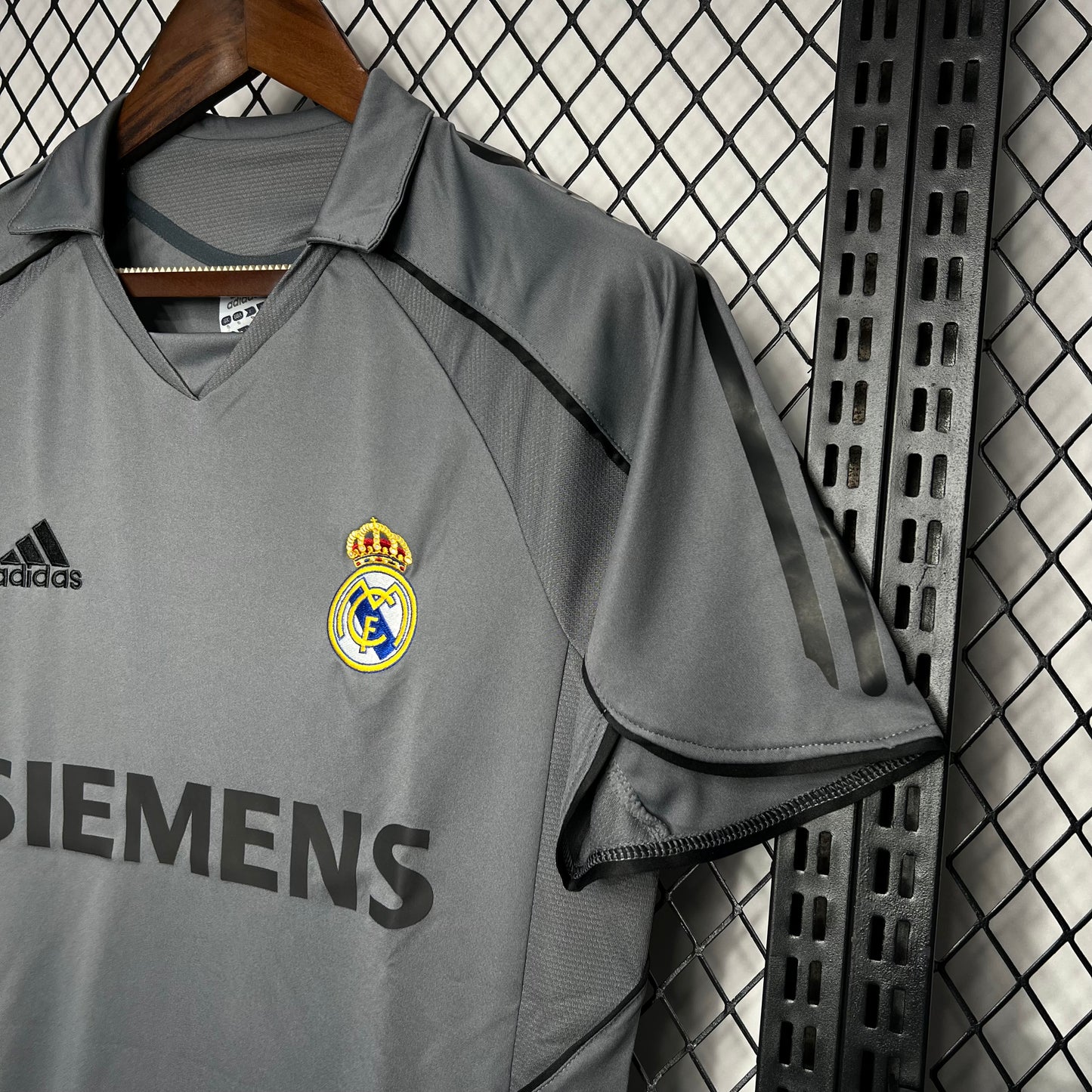 Real Madrid 2005/06 Third Away Retro Jersey