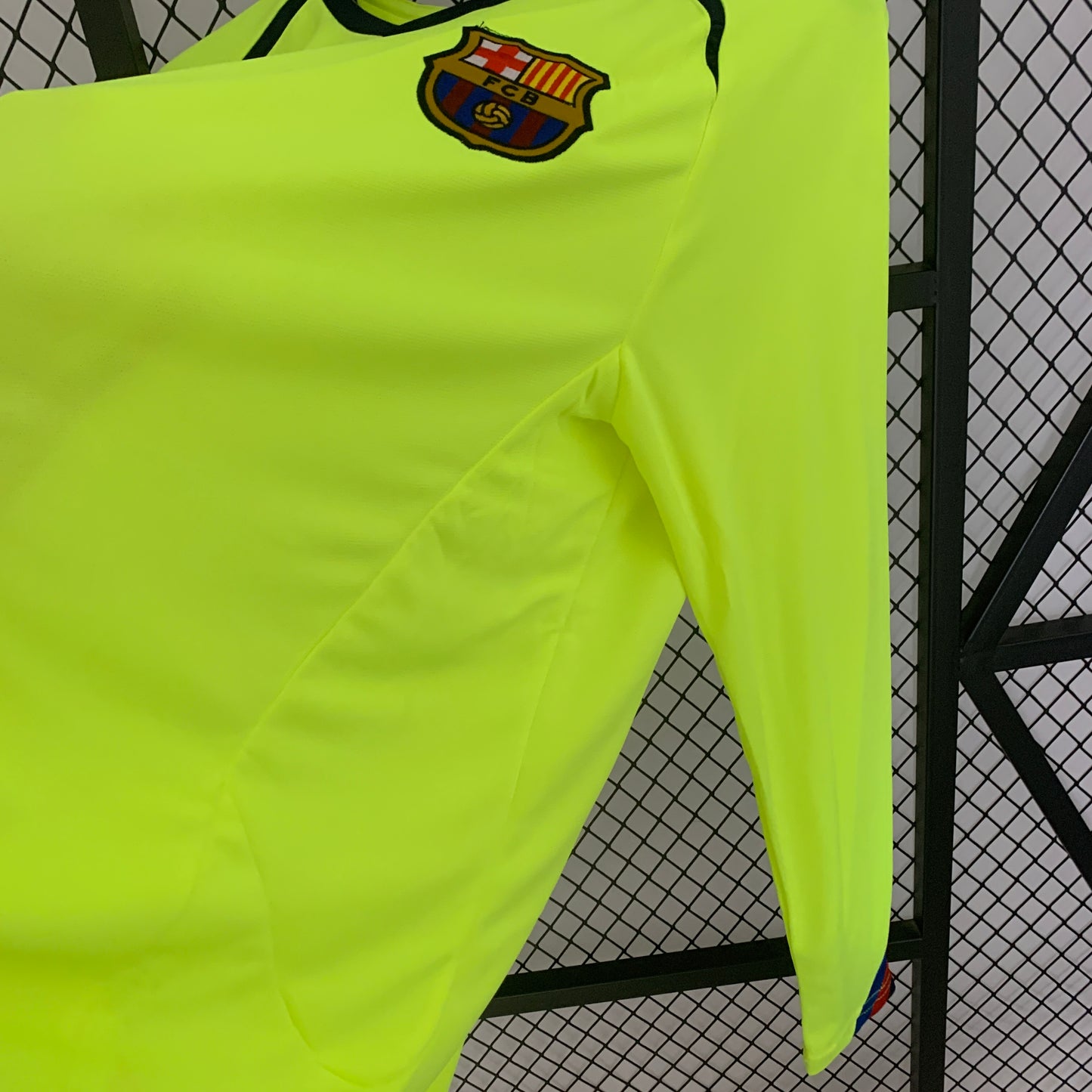 Retro long sleeve Barcelona 05/06 away