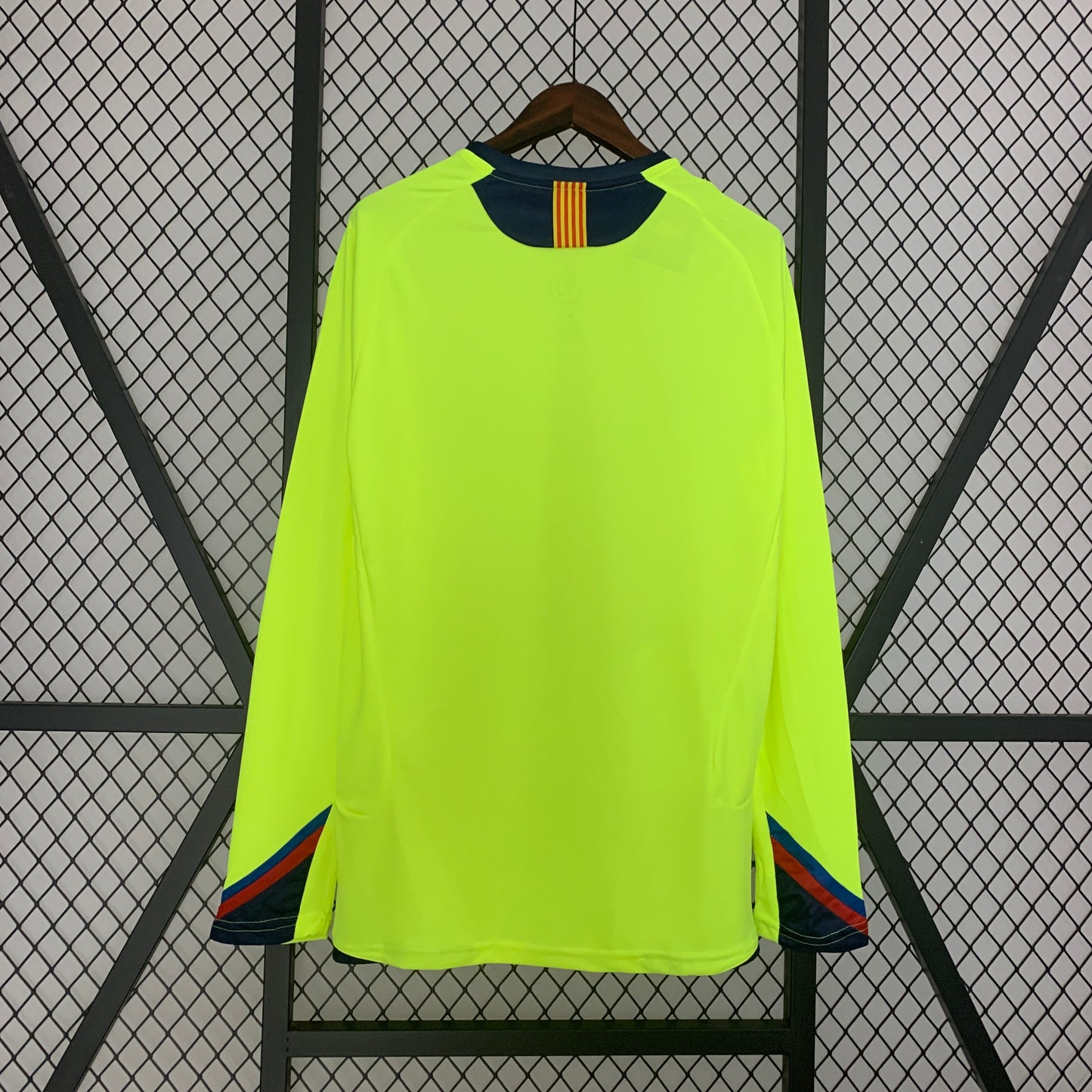 Retro long sleeve Barcelona 05/06 away