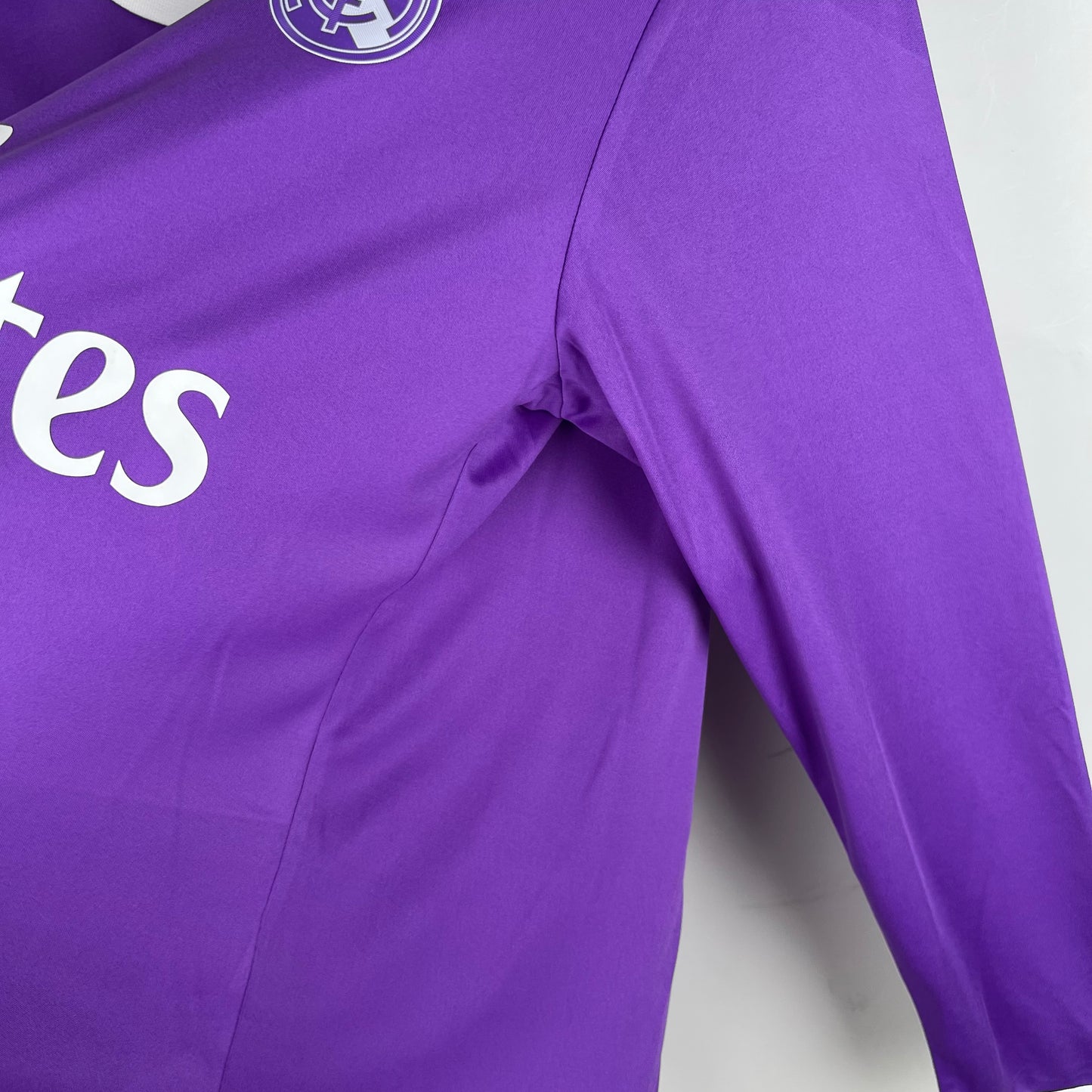 Retro long sleeve Real Madrid 16/17 away