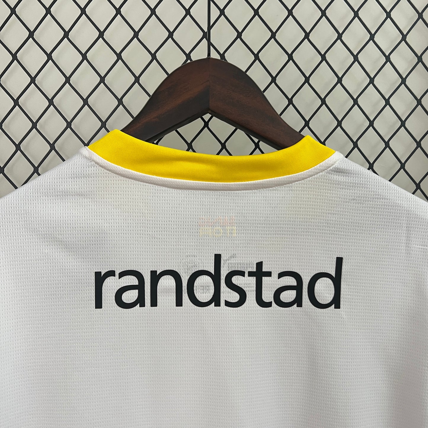 24/25 Lens third away