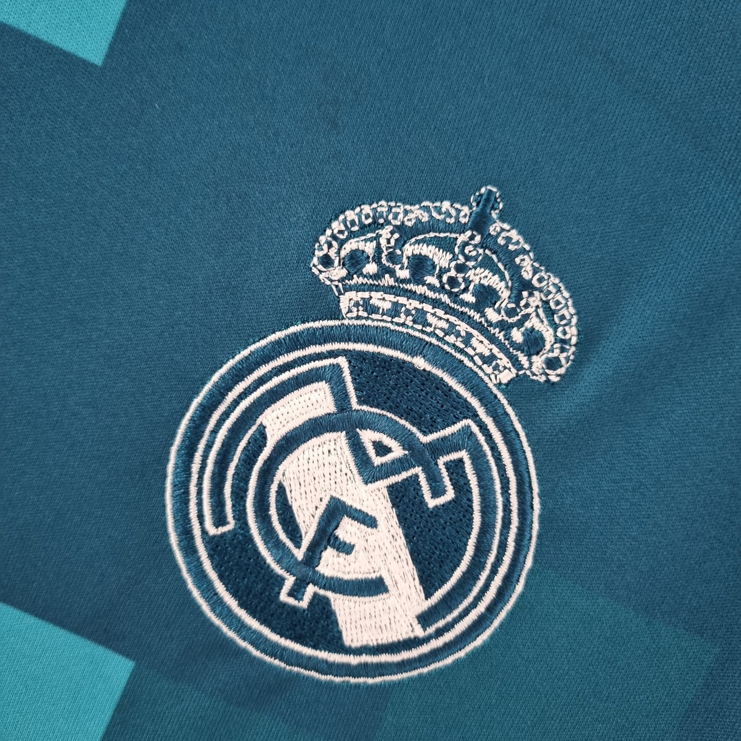 Retro Real Madrid 17/18 long sleeve third away