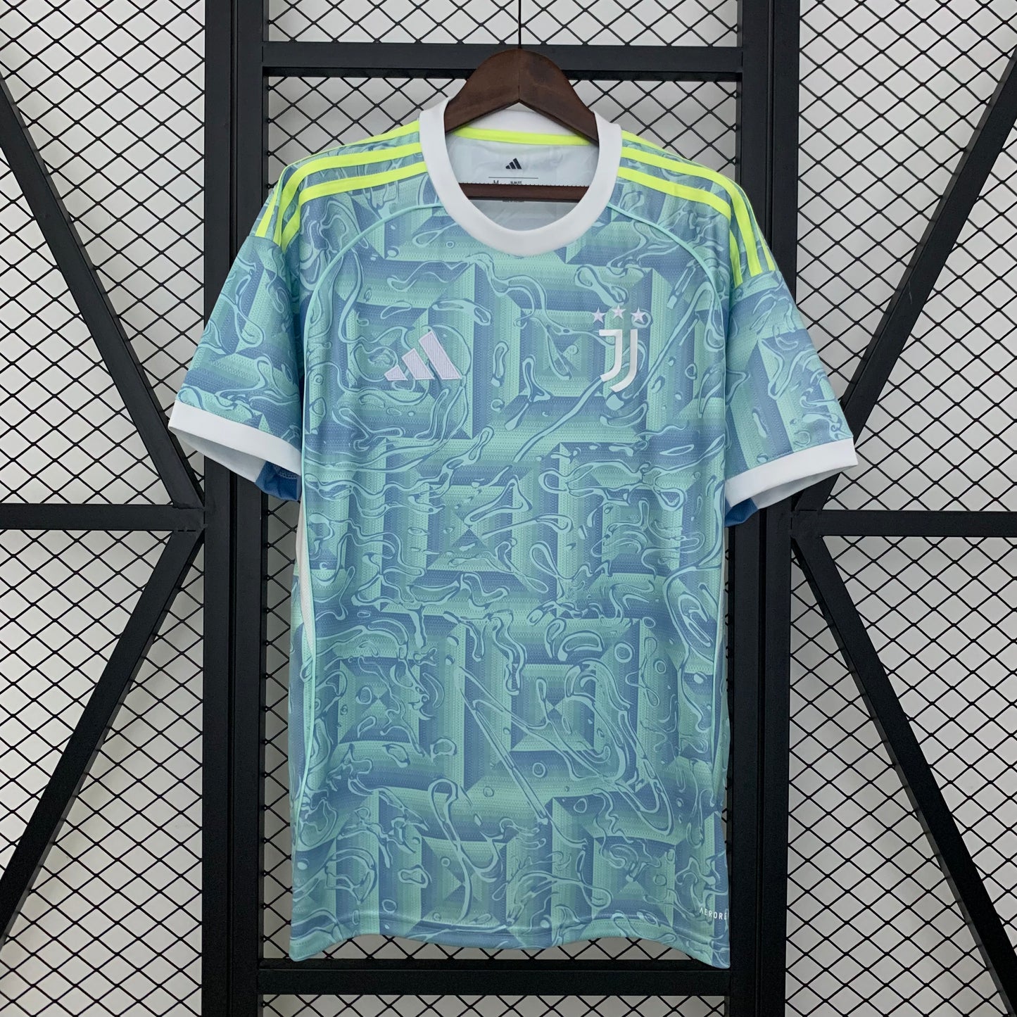 25/26 Juventus away
