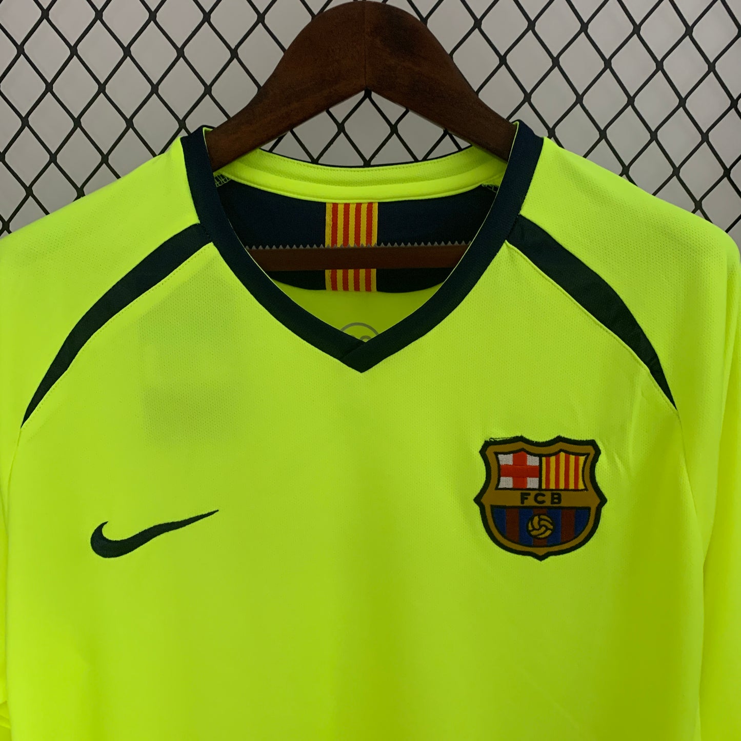 Retro long sleeve Barcelona 05/06 away
