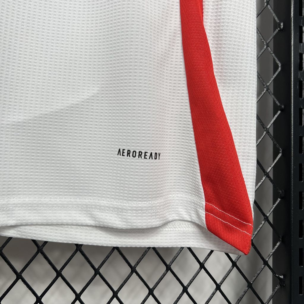 Fulham 2024/25 Home