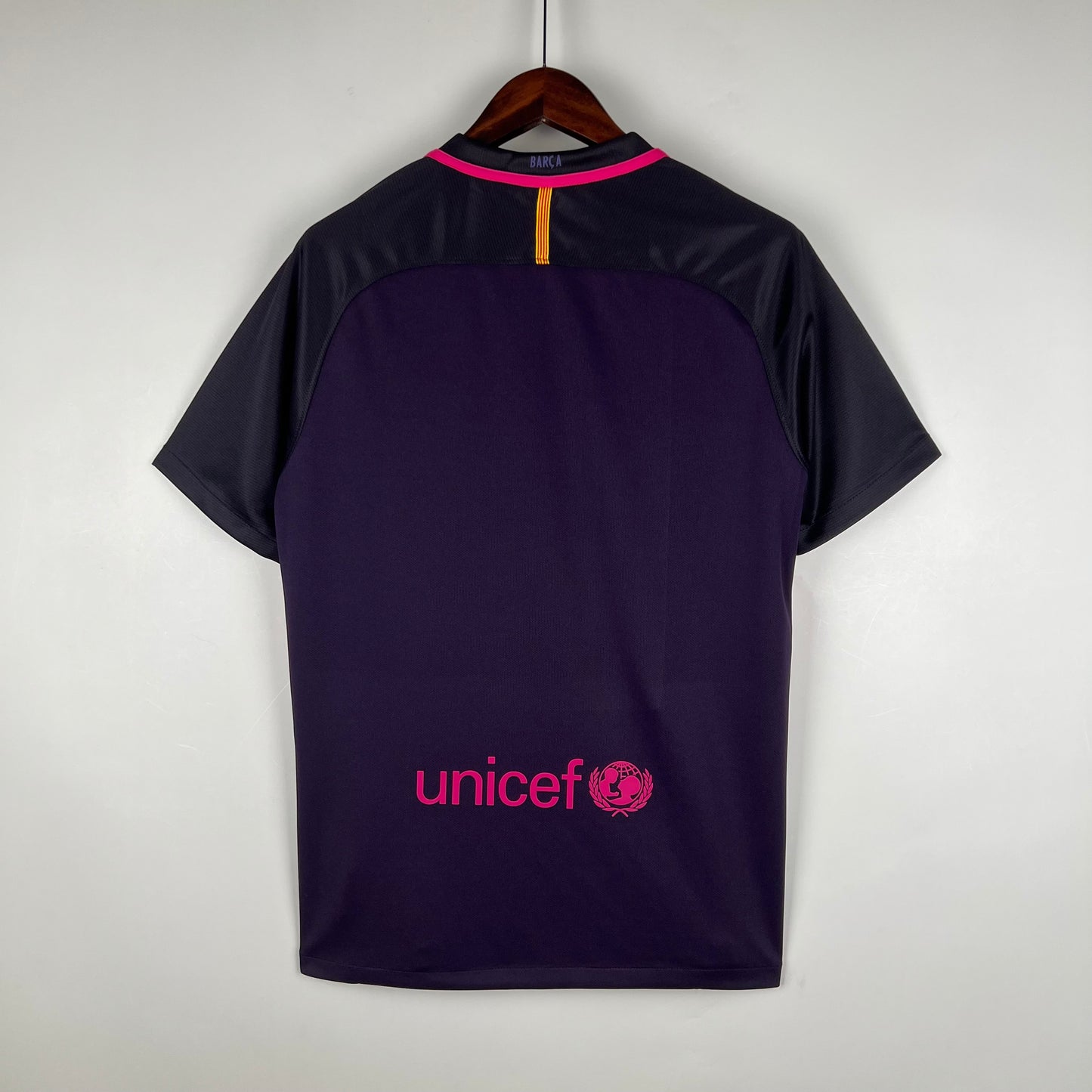 Retro Barcelona 16/17 Away