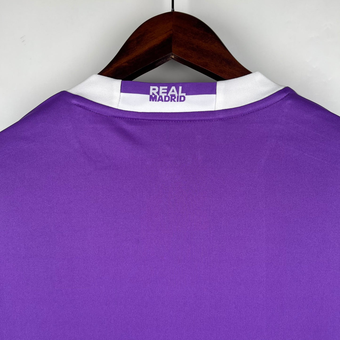 Retro long sleeve Real Madrid 16/17 away