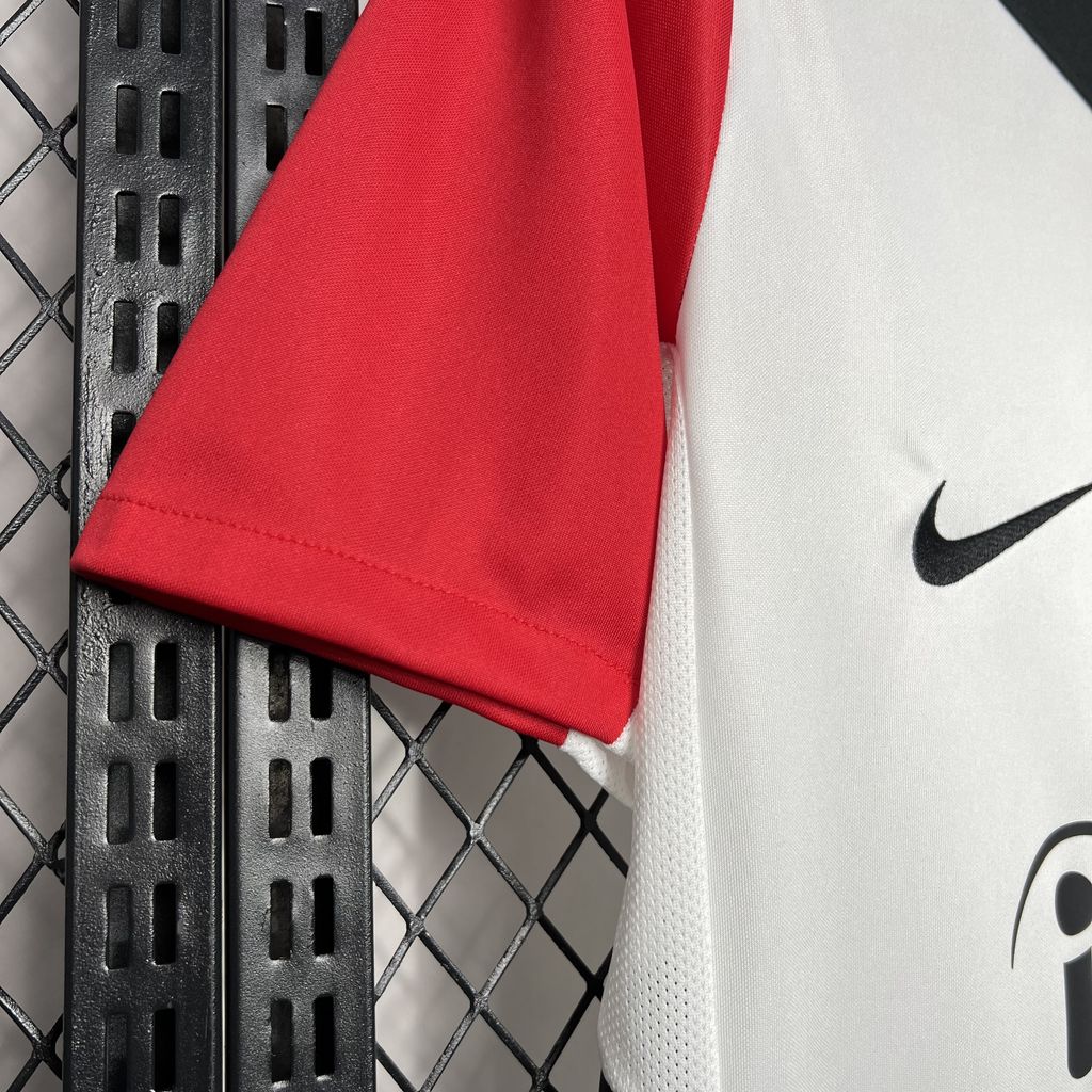 Eintracht Frankfurt 2024/25 Home