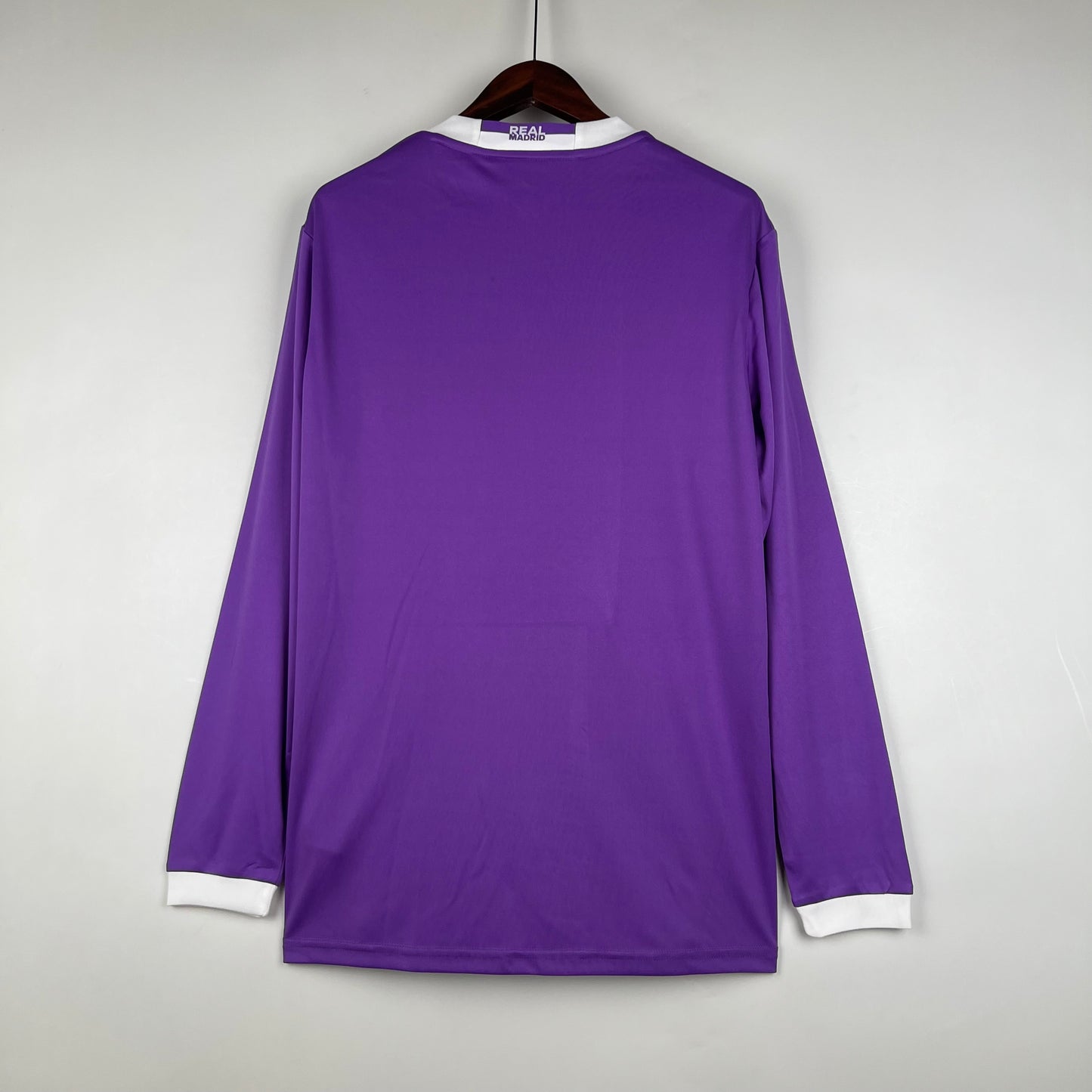Retro long sleeve Real Madrid 16/17 away